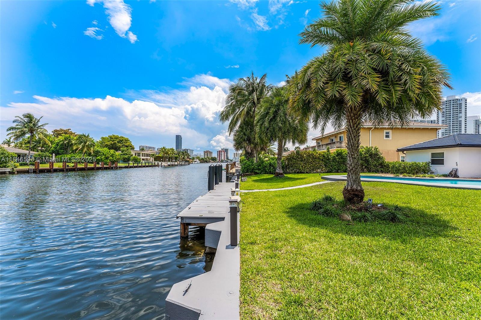 430 Holiday Dr Hallandale Beach, FL 33009