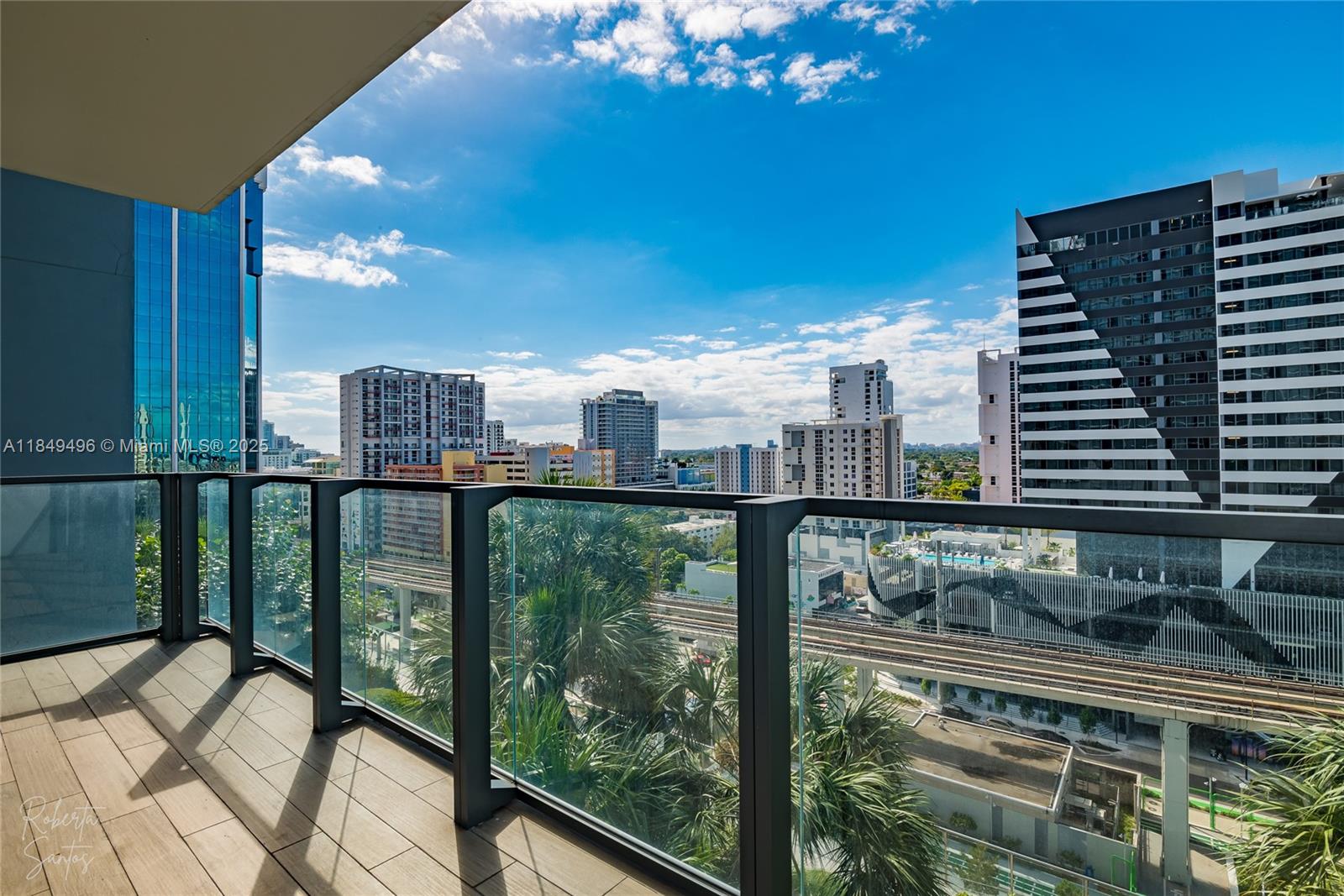 88 SW 7th St #806