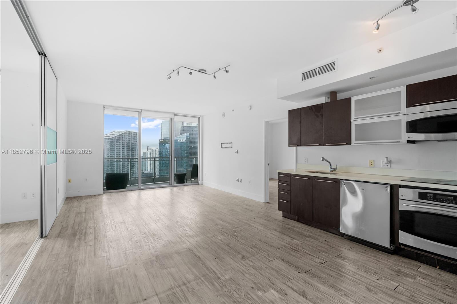 90 SW 3rd St #4203