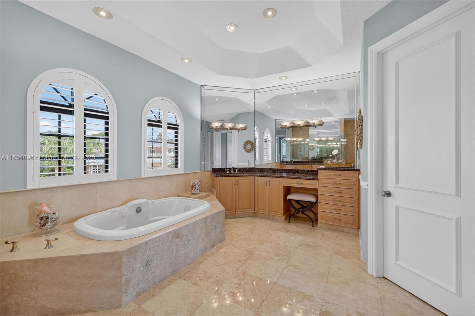 2649 NE 26th Ave Lighthouse Point, FL 33064