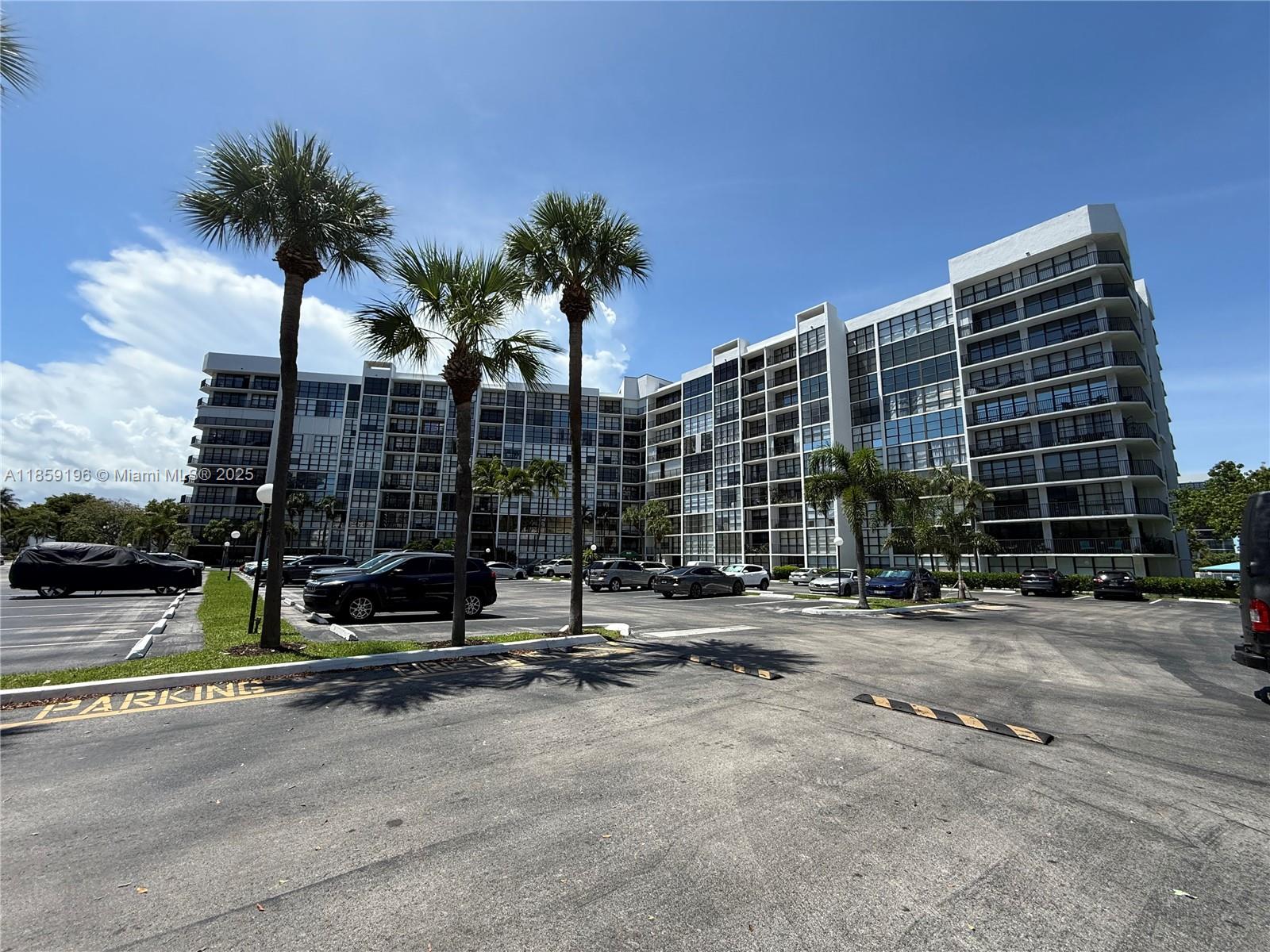 800 Parkview Dr #405