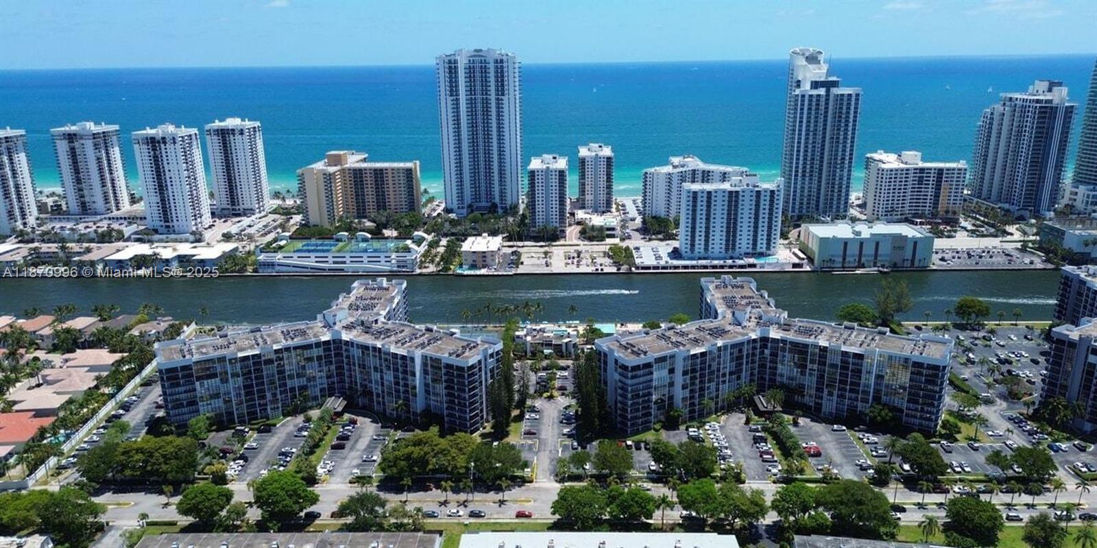 1000 Parkview Dr #825