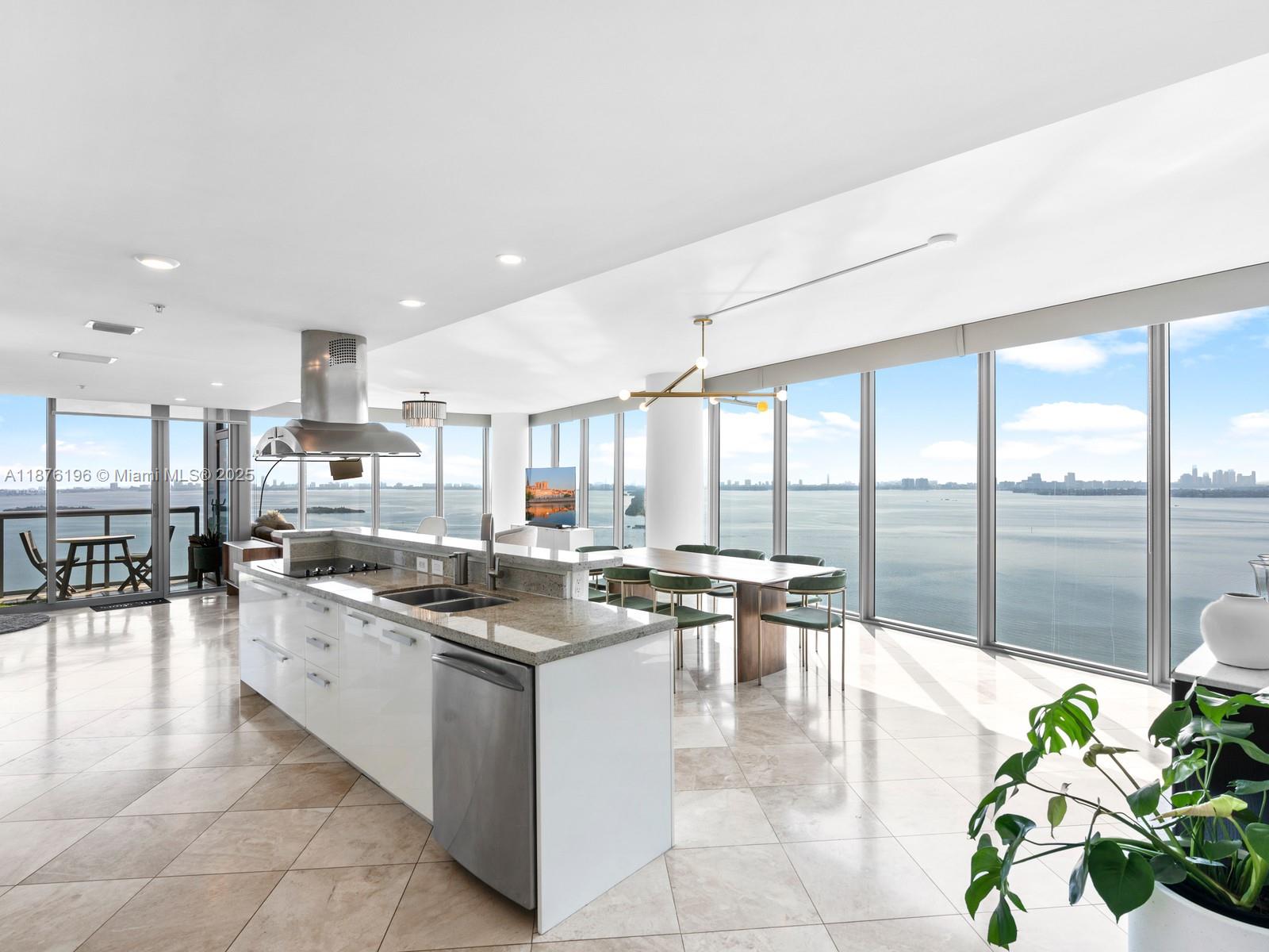 image Blue Condo1
