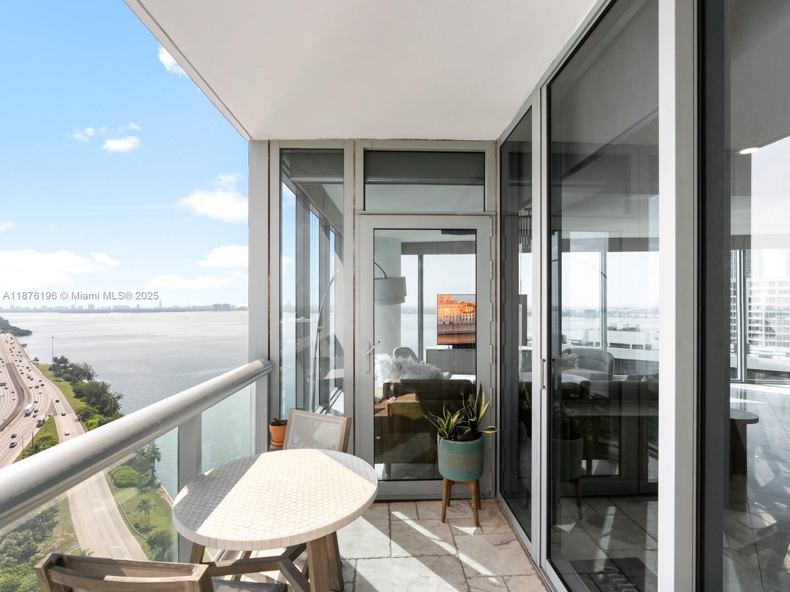 image Blue Condo26