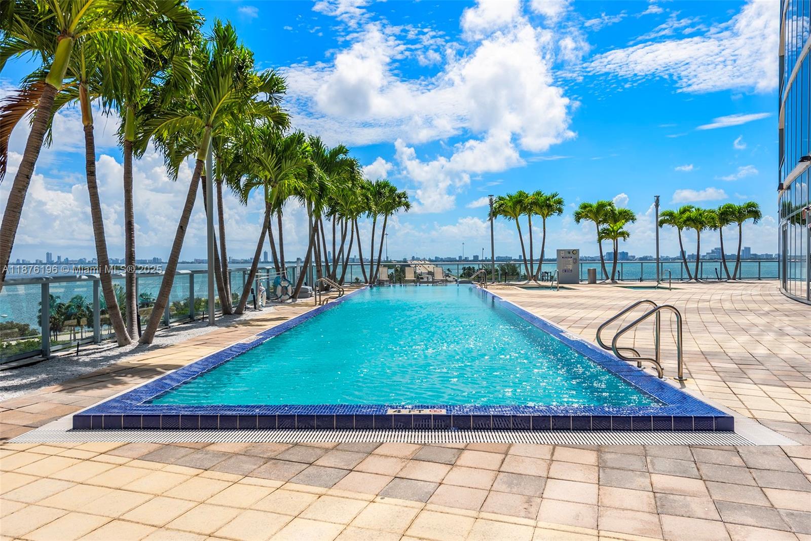 image Blue Condo30