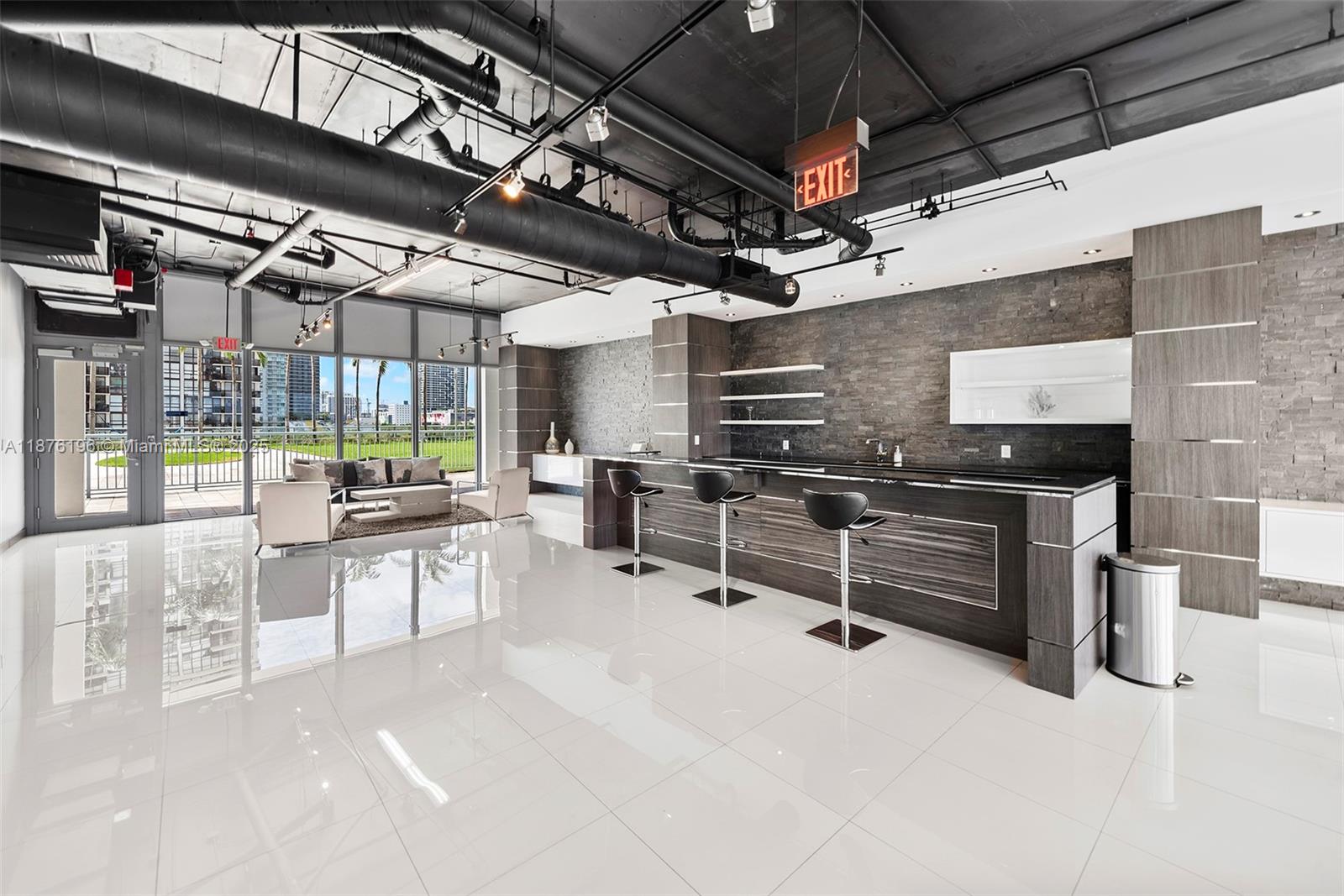 image Blue Condo45
