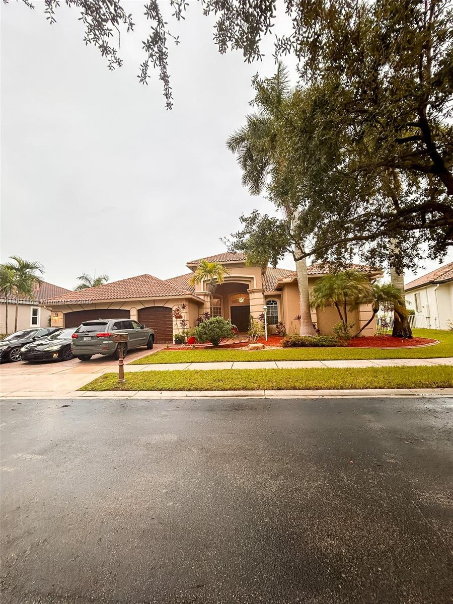 13742 NW 11th Ct Pembroke Pines, FL 33028