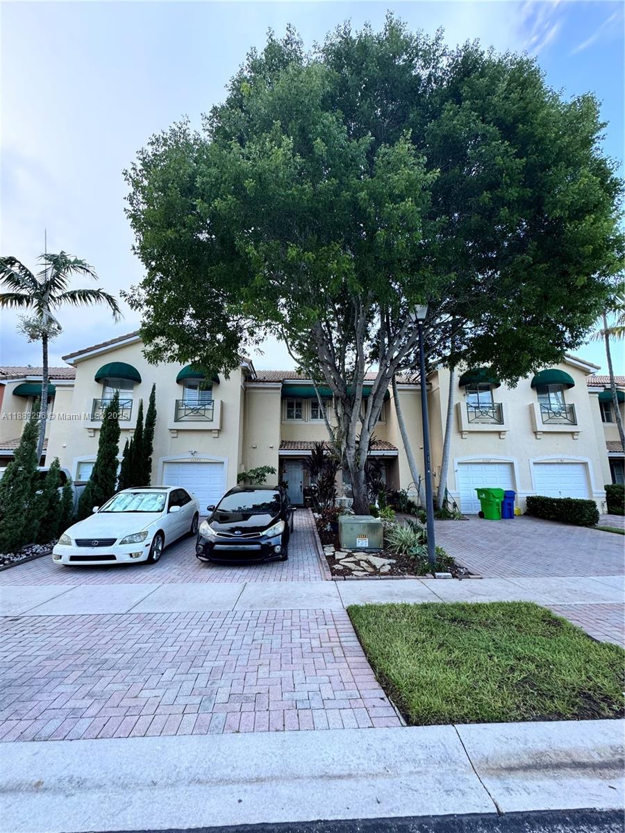 11373 NW 34th Pl
