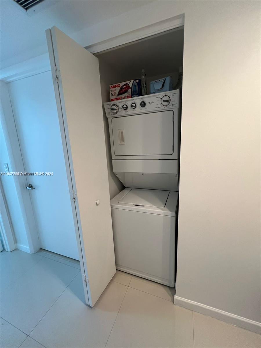 image Icon Brickell Condo No 120