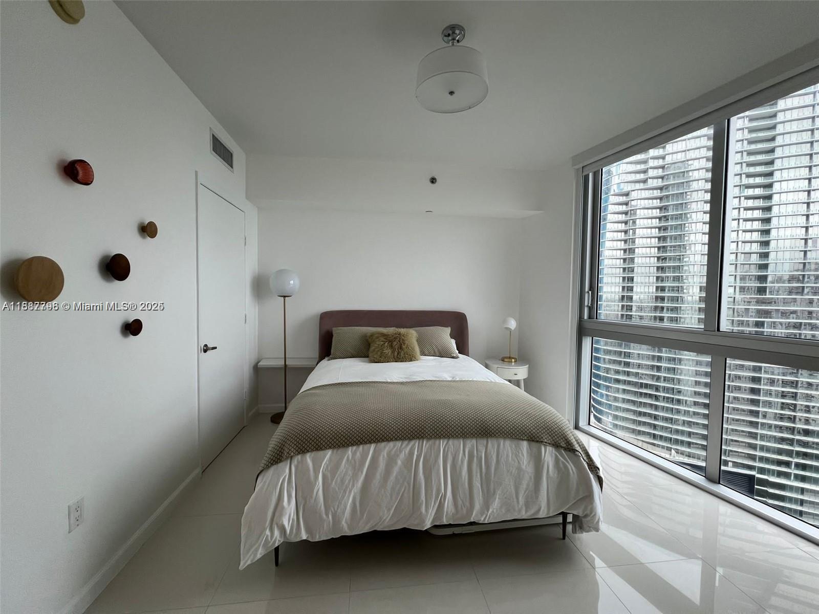 image Icon Brickell Condo No 121