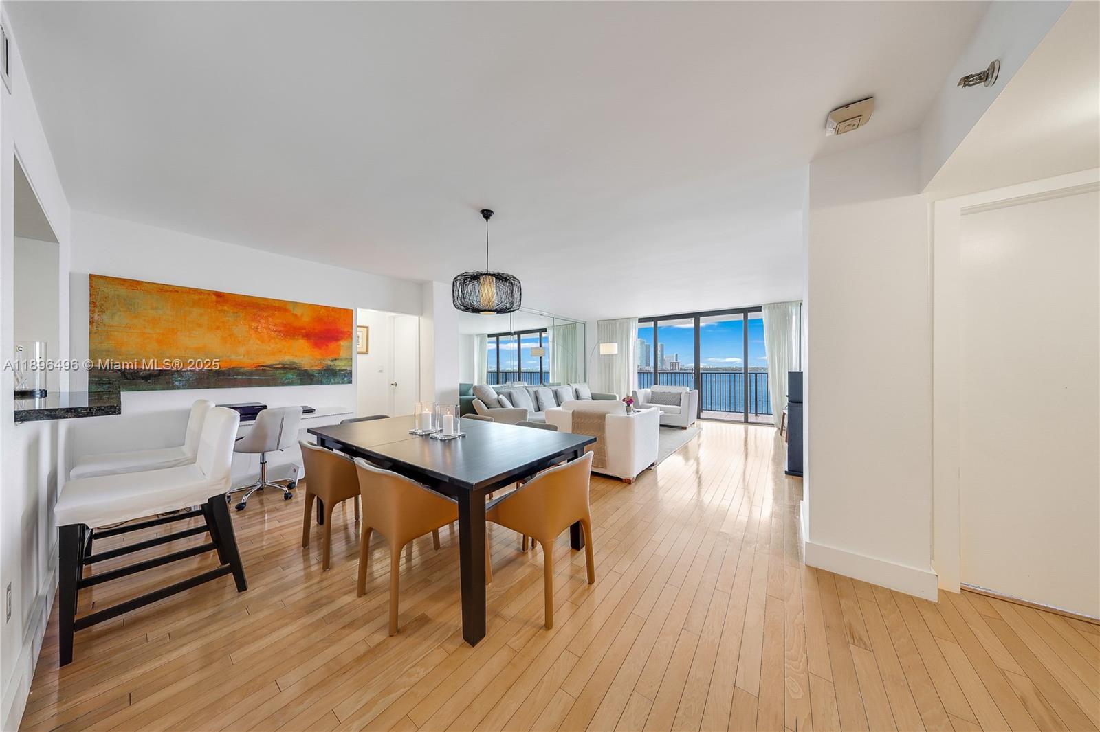 801 N Venetian Dr #903 Miami, FL 33139