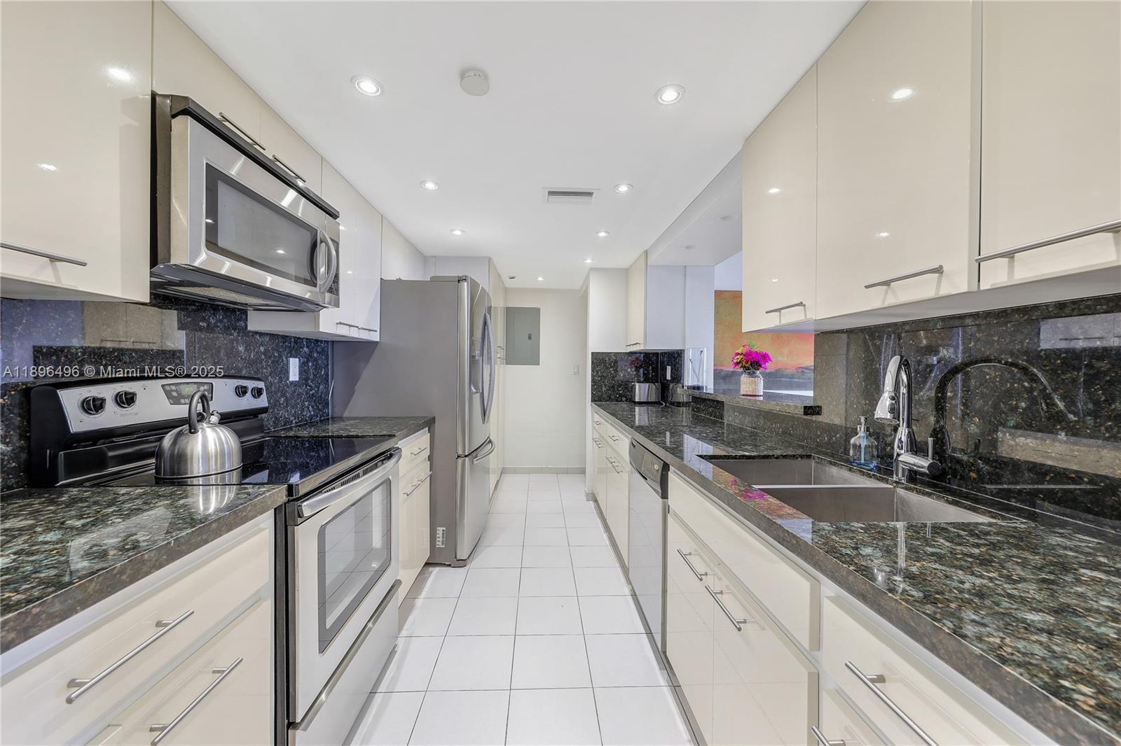 801 N Venetian Dr #903 Miami, FL 33139