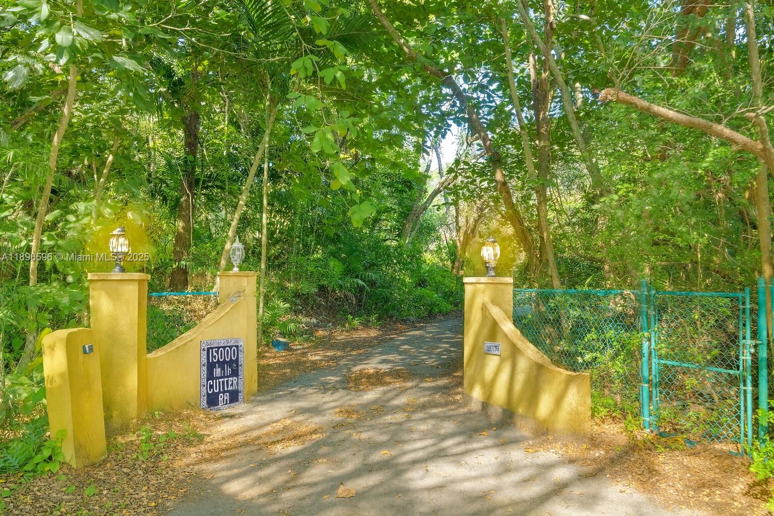 15000 Old Cutler Rd Palmetto Bay, FL 33158