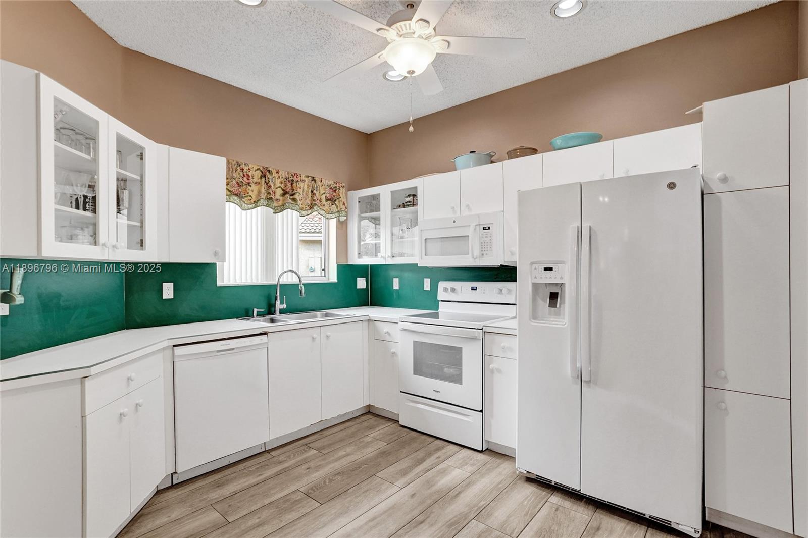 15825 SW 11th St Pembroke Pines, FL 33027