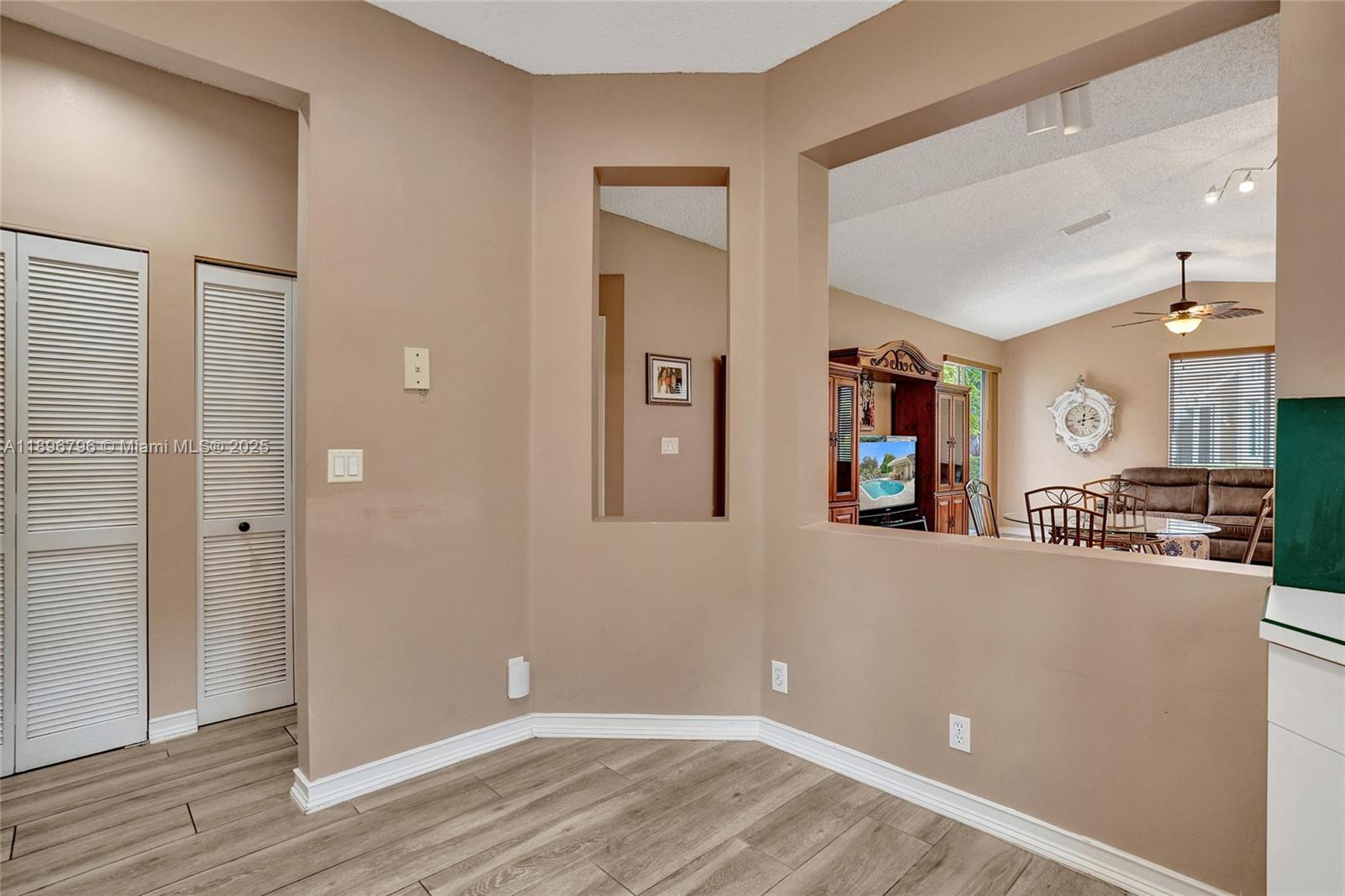 15825 SW 11th St Pembroke Pines, FL 33027