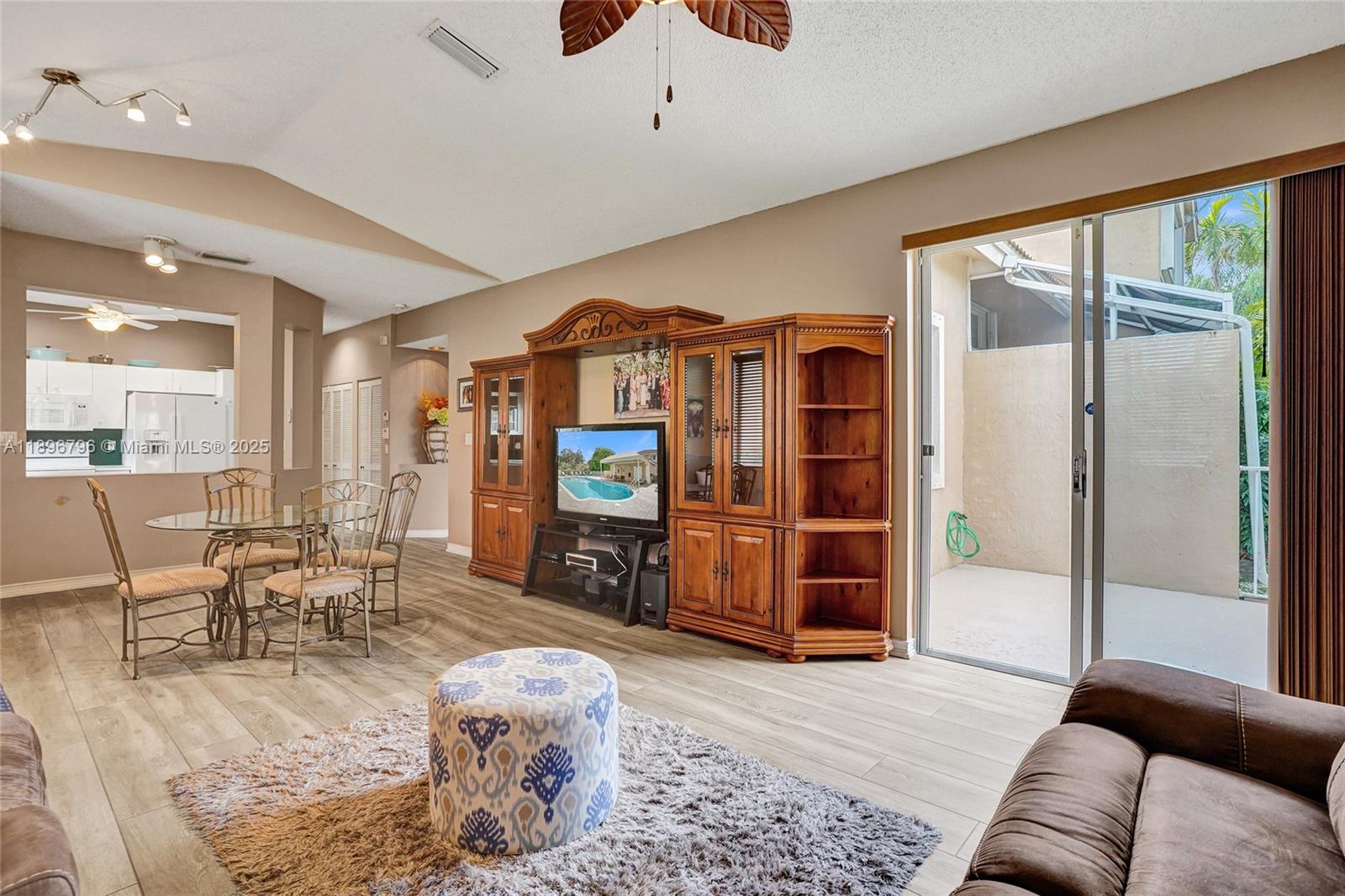 15825 SW 11th St Pembroke Pines, FL 33027