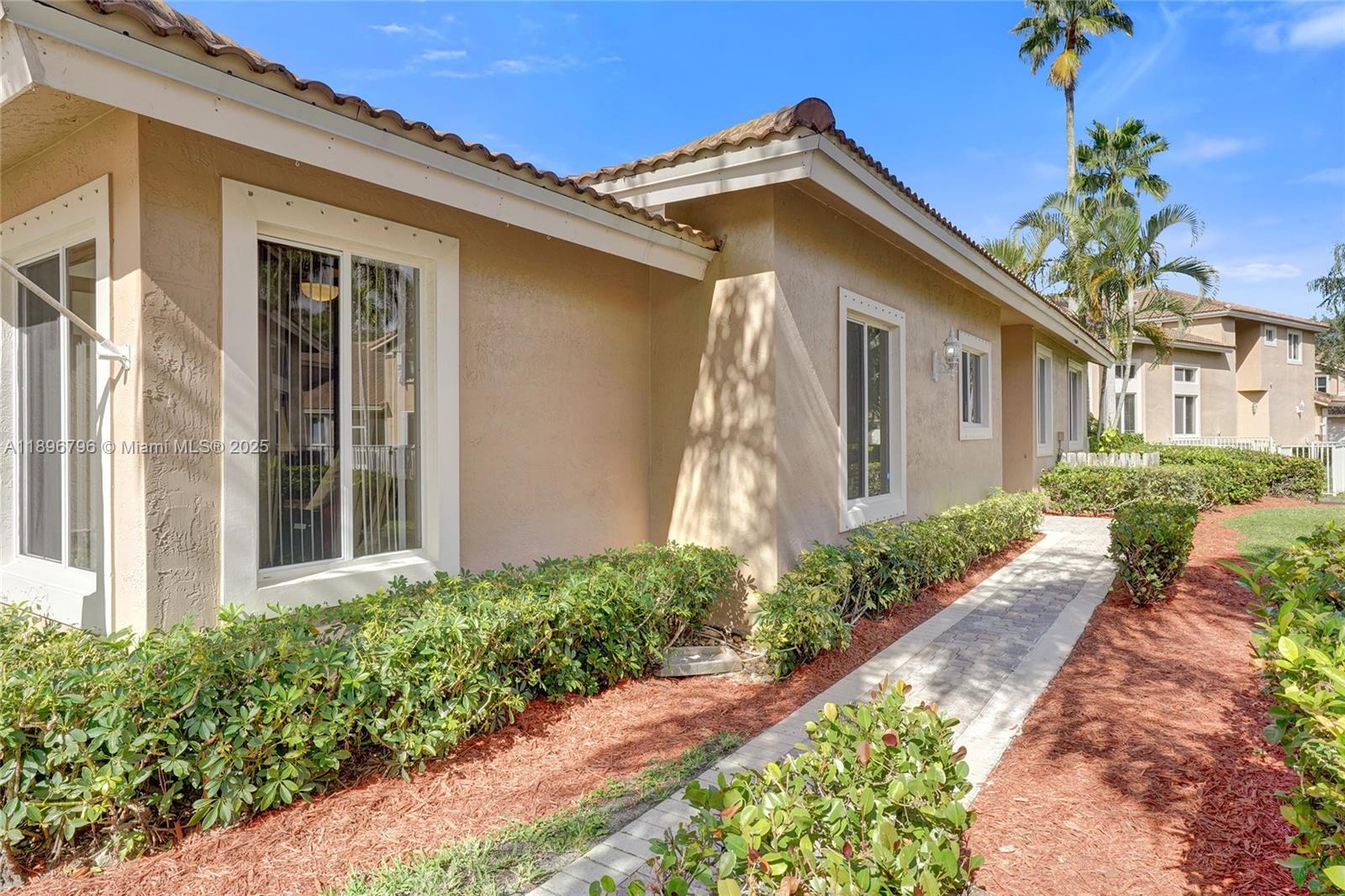 15825 SW 11th St Pembroke Pines, FL 33027