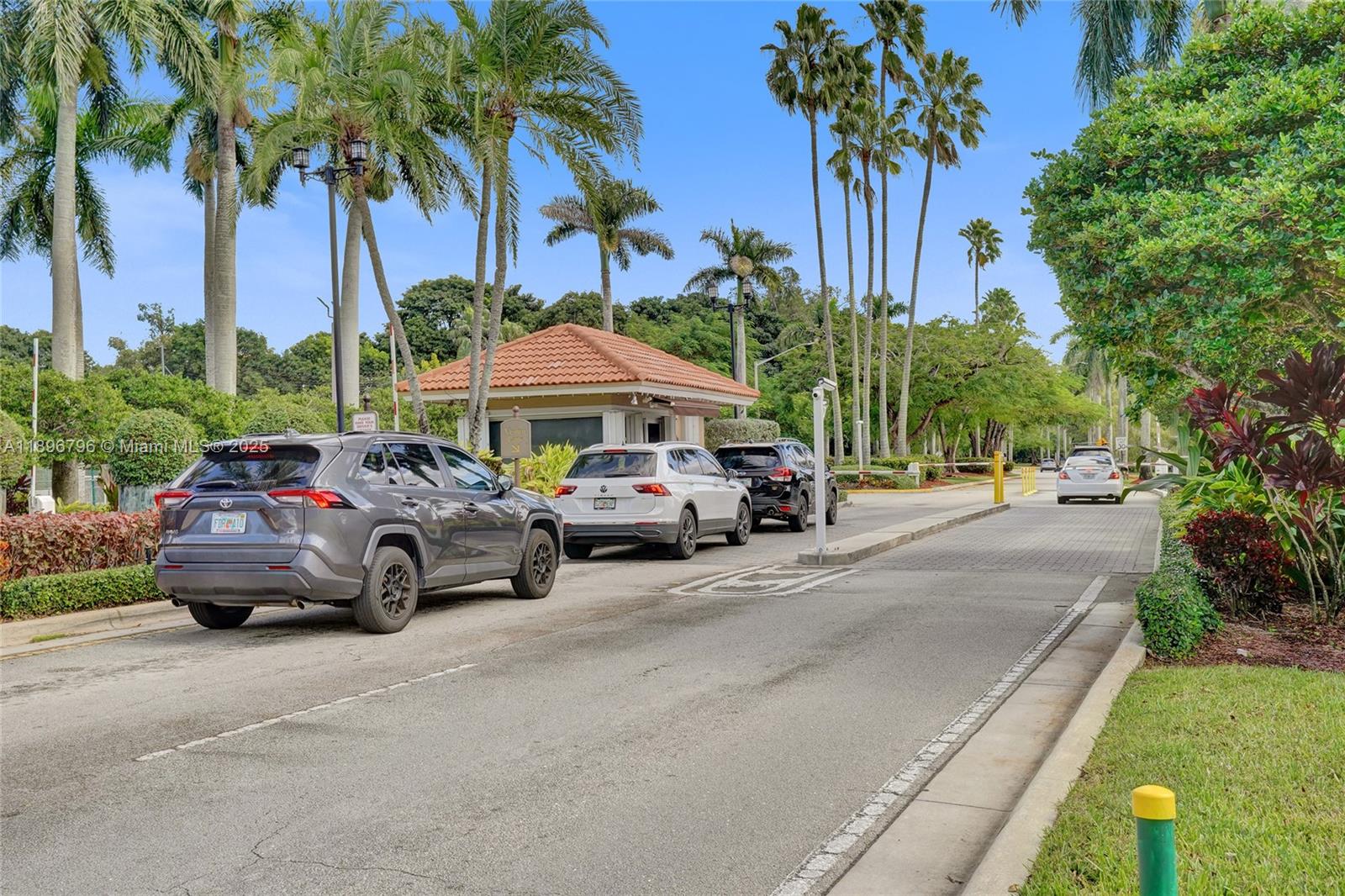 15825 SW 11th St Pembroke Pines, FL 33027