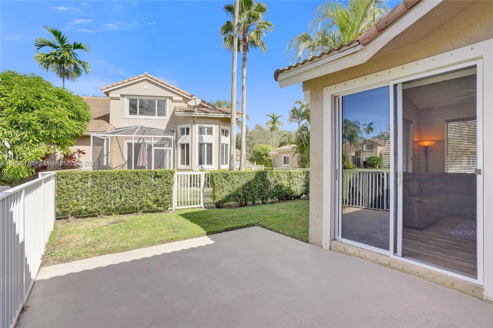 15825 SW 11th St Pembroke Pines, FL 33027