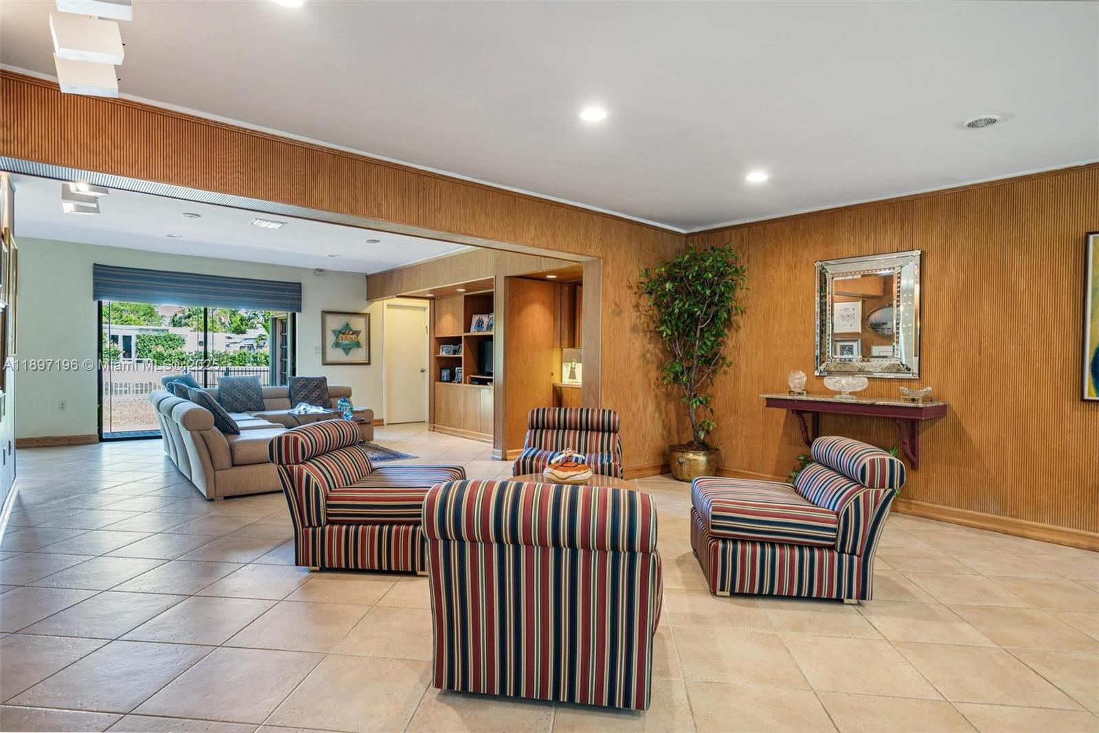 1855 Daytonia Rd Miami Beach, FL 33141