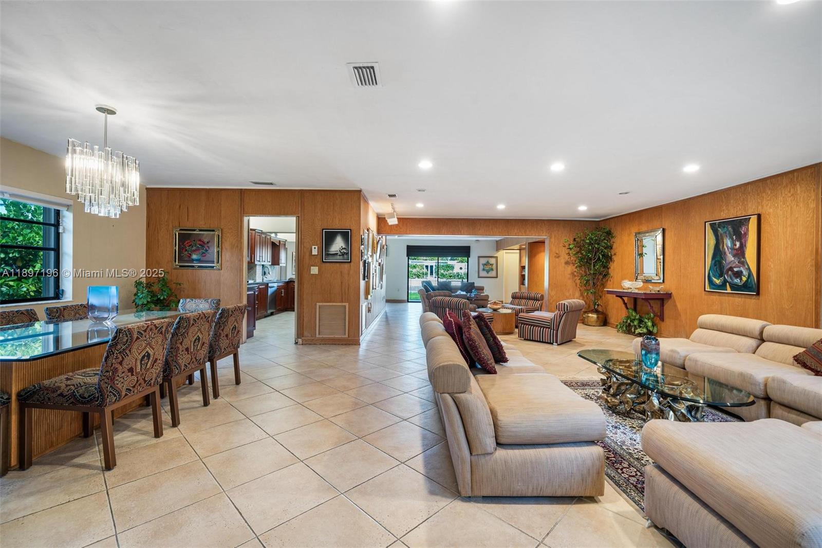 1855 Daytonia Rd Miami Beach, FL 33141