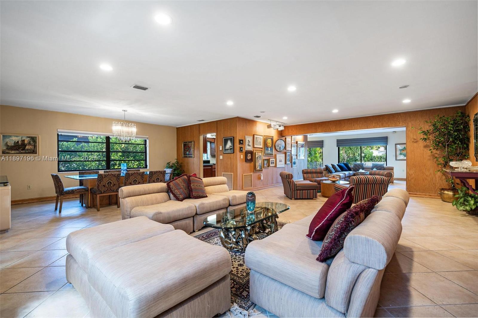 1855 Daytonia Rd Miami Beach, FL 33141