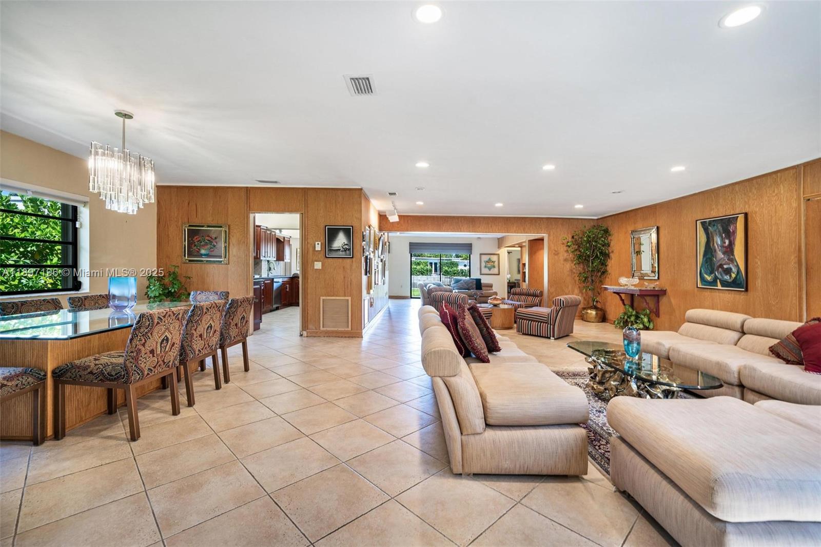 1855 Daytonia Rd Miami Beach, FL 33141