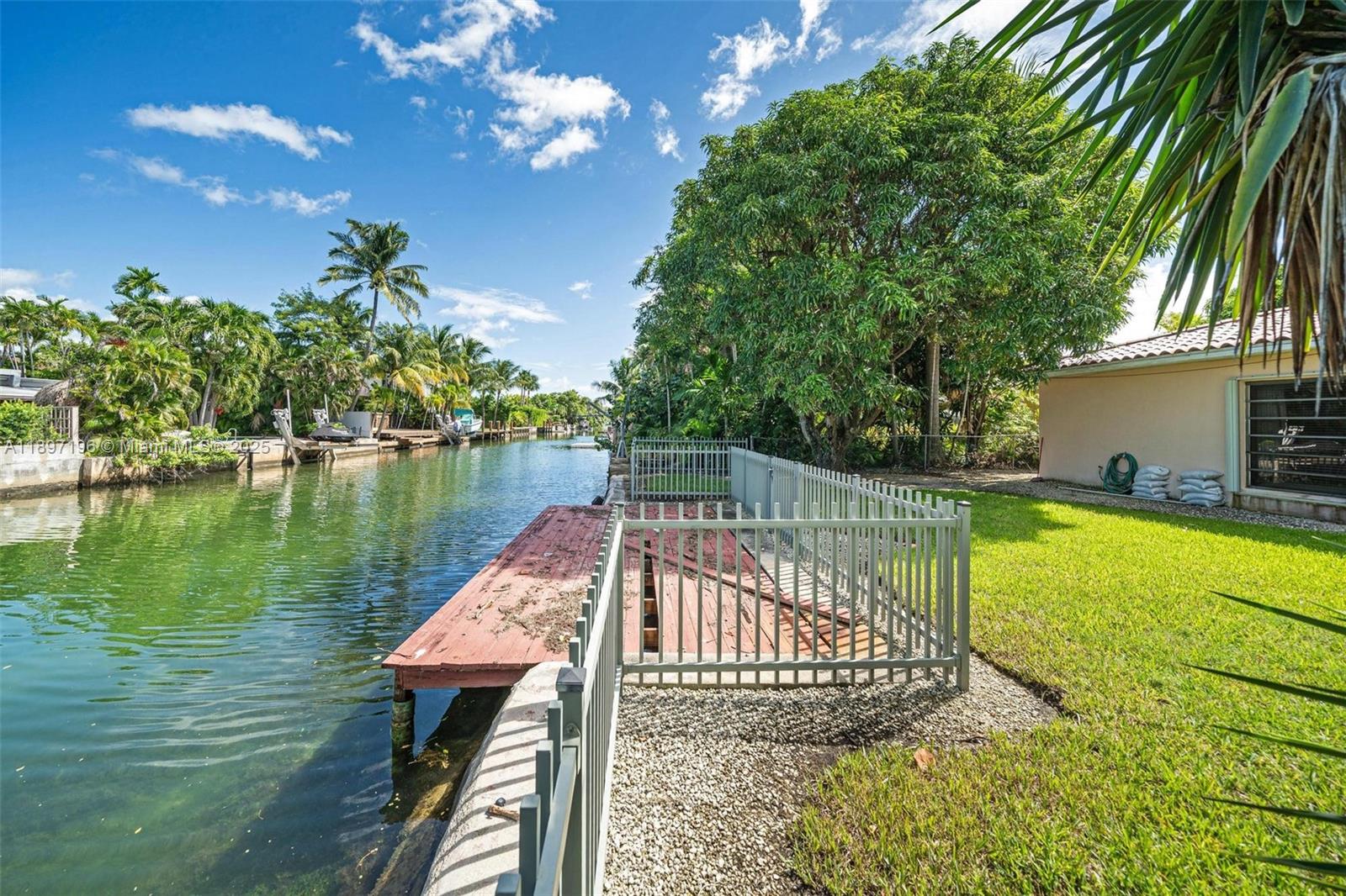 1855 Daytonia Rd Miami Beach, FL 33141