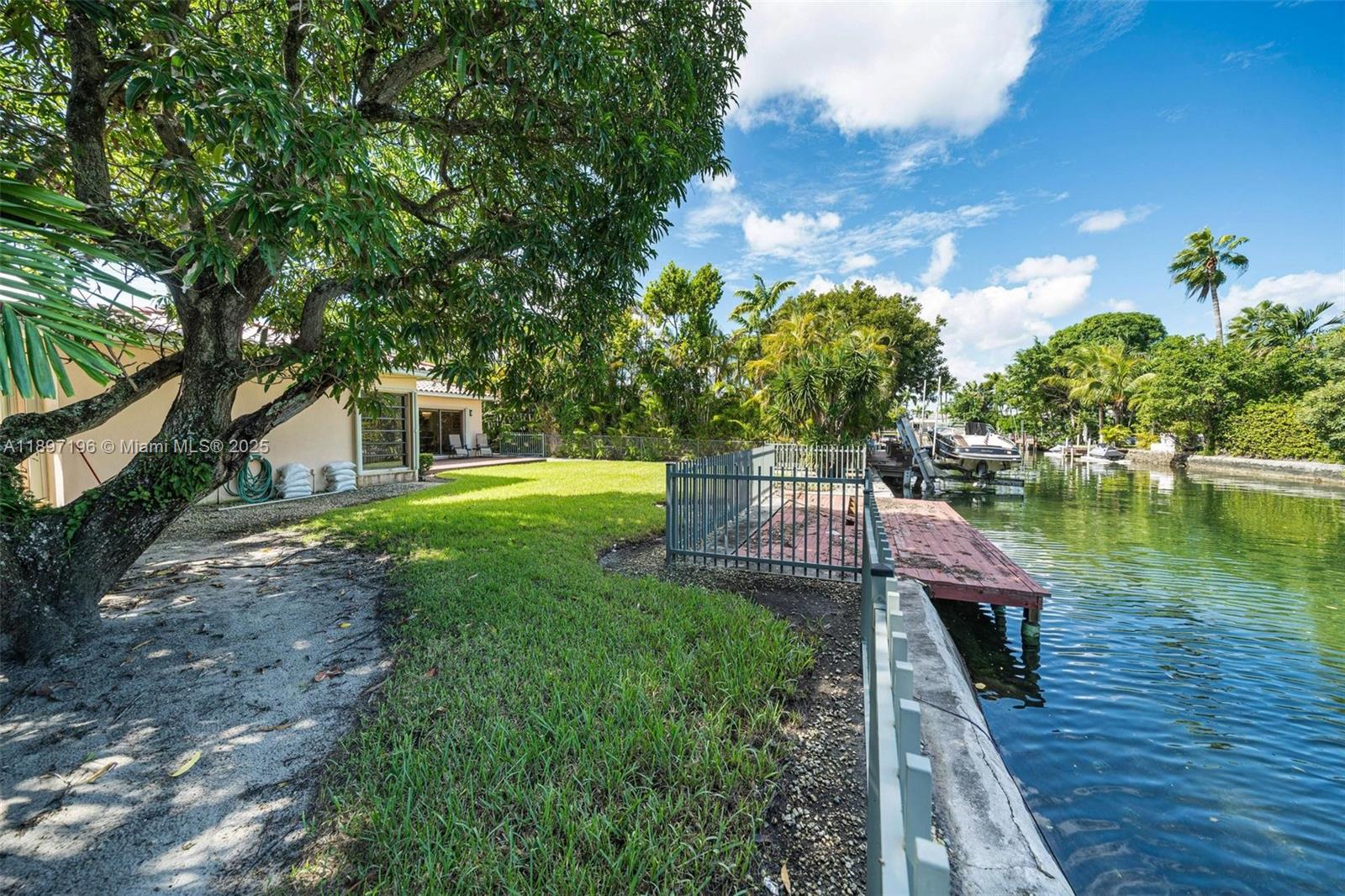 1855 Daytonia Rd Miami Beach, FL 33141