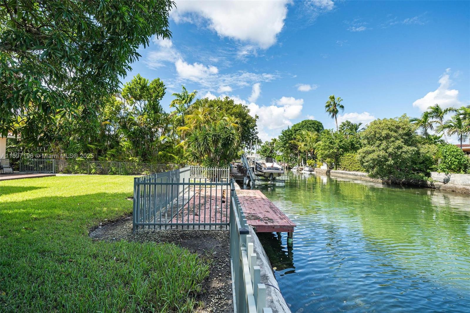 1855 Daytonia Rd Miami Beach, FL 33141