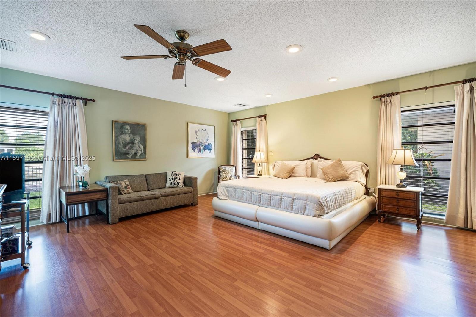 1855 Daytonia Rd Miami Beach, FL 33141