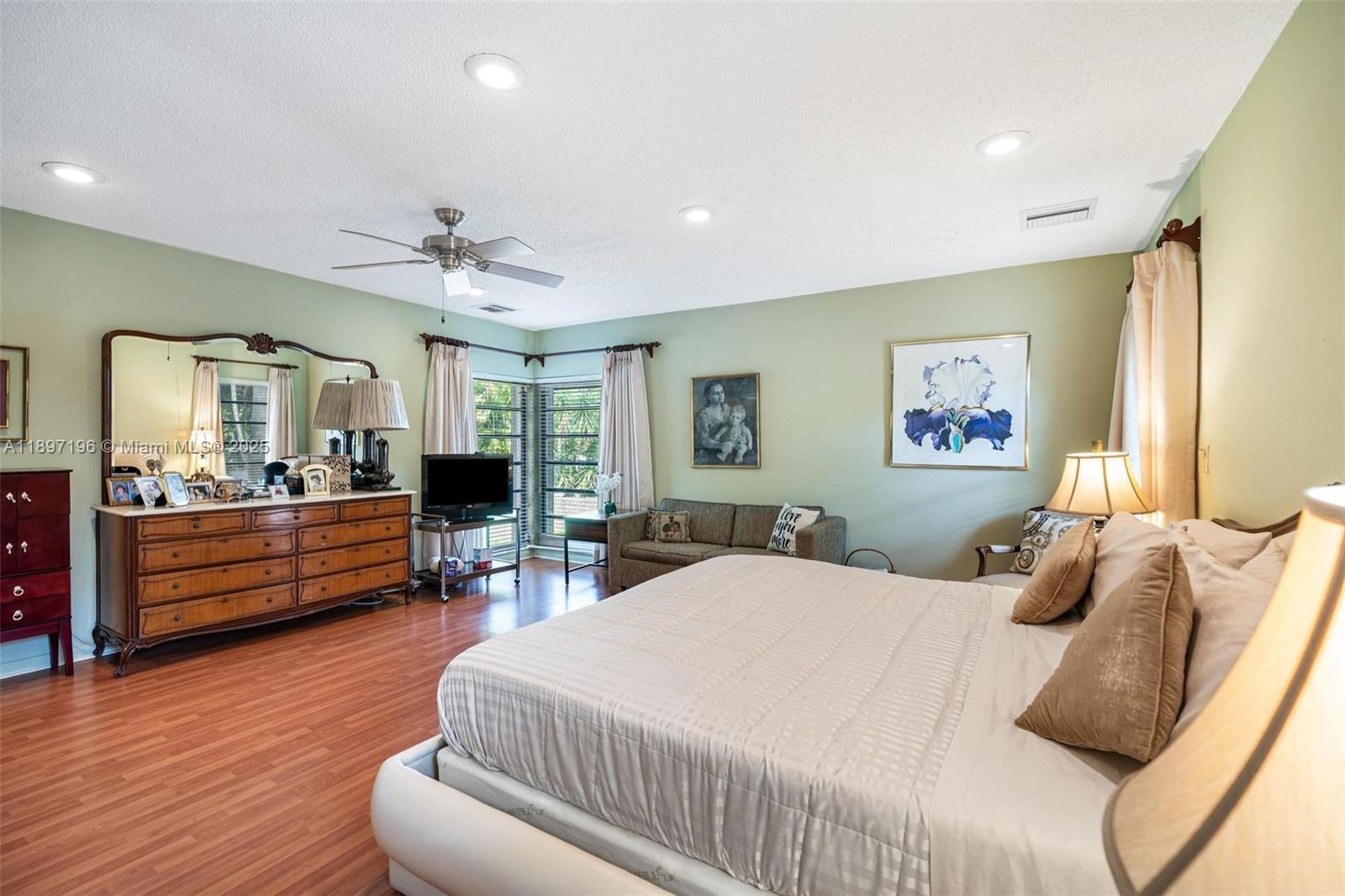 1855 Daytonia Rd Miami Beach, FL 33141