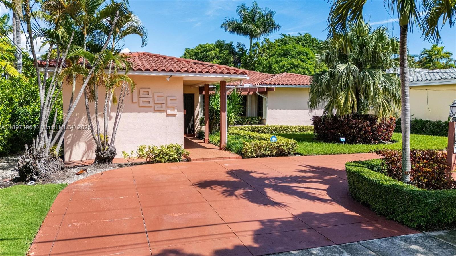 1855 Daytonia Rd Miami Beach, FL 33141