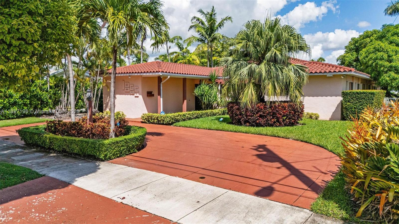 1855 Daytonia Rd Miami Beach, FL 33141