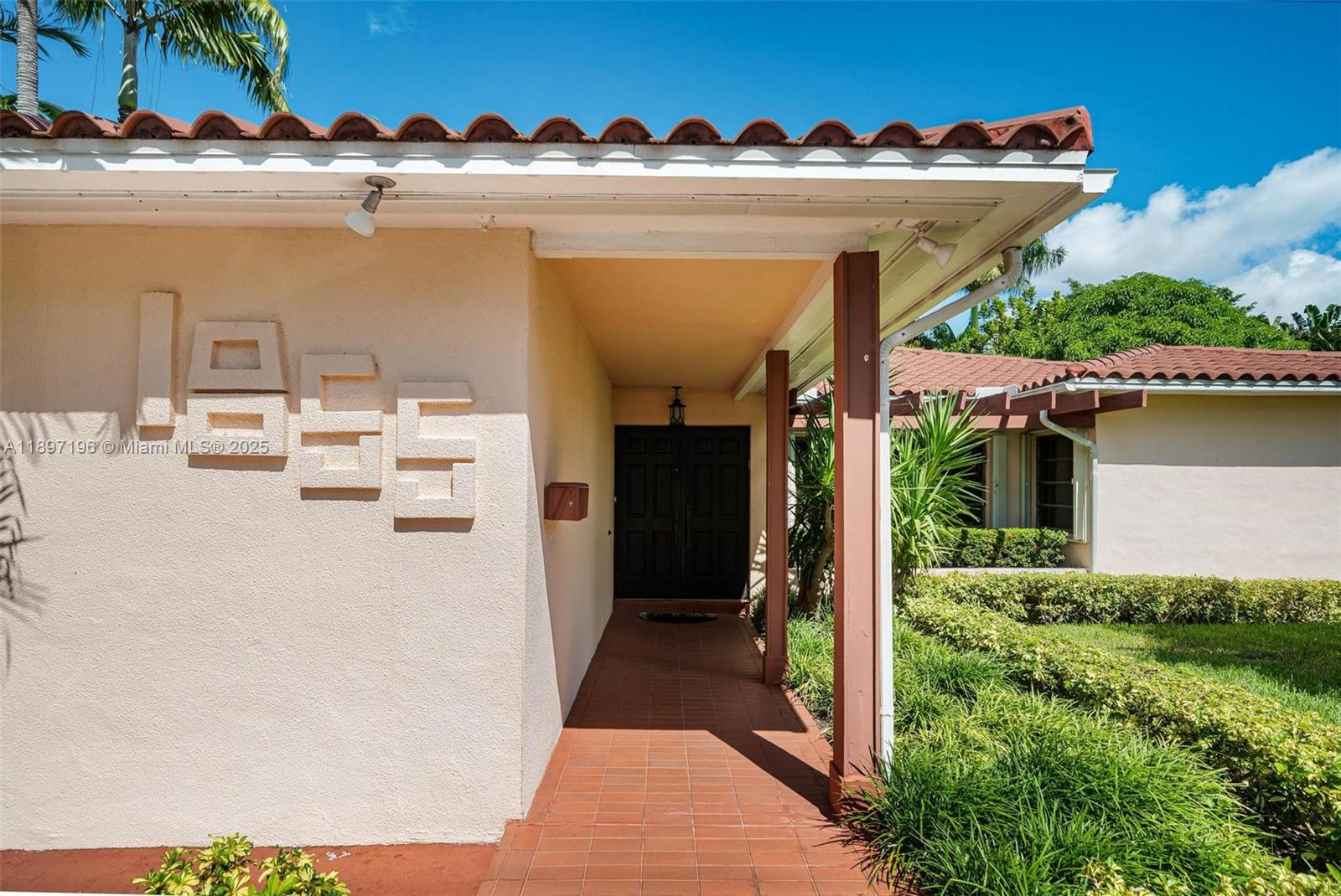 1855 Daytonia Rd Miami Beach, FL 33141