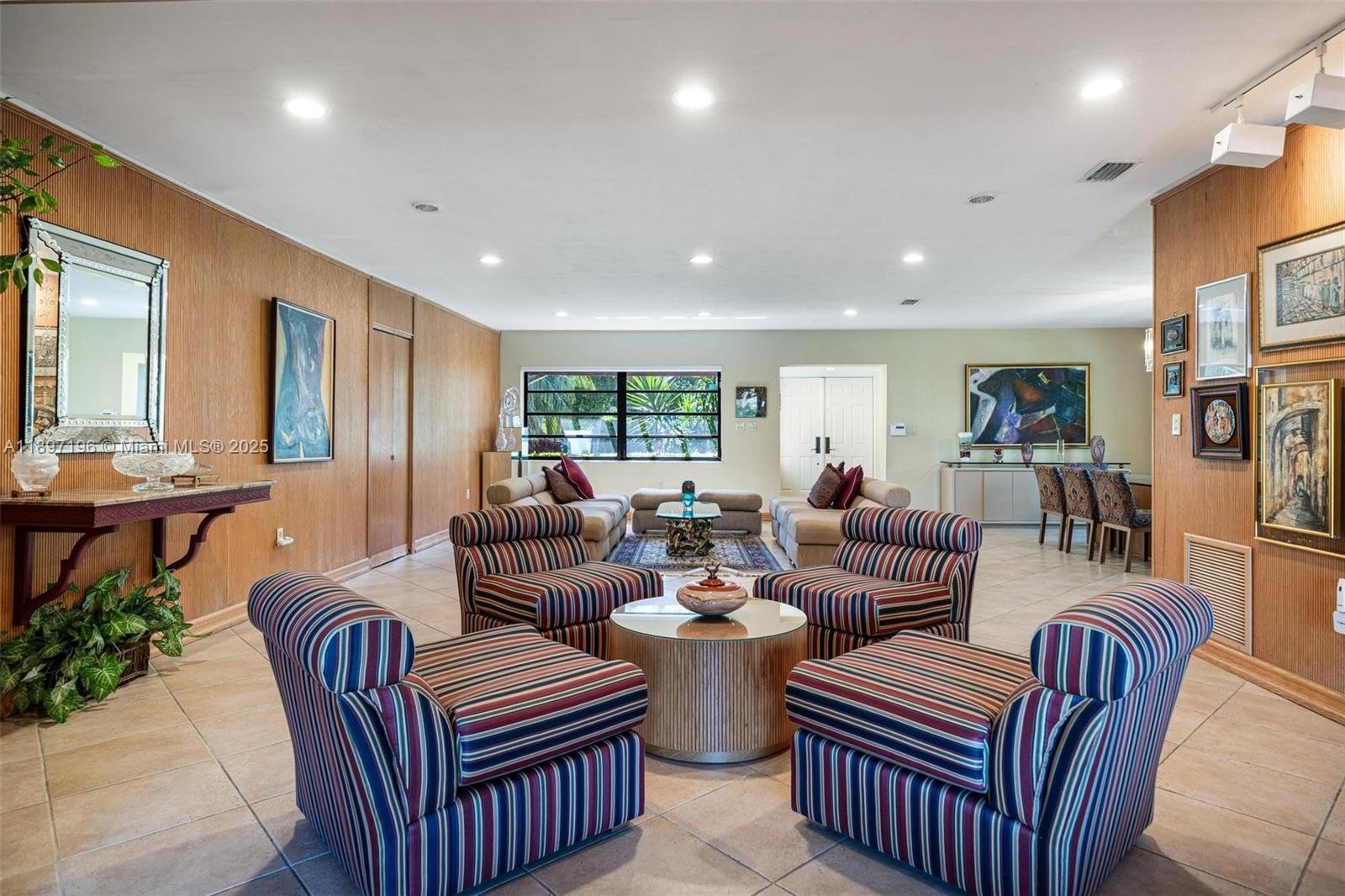 1855 Daytonia Rd Miami Beach, FL 33141