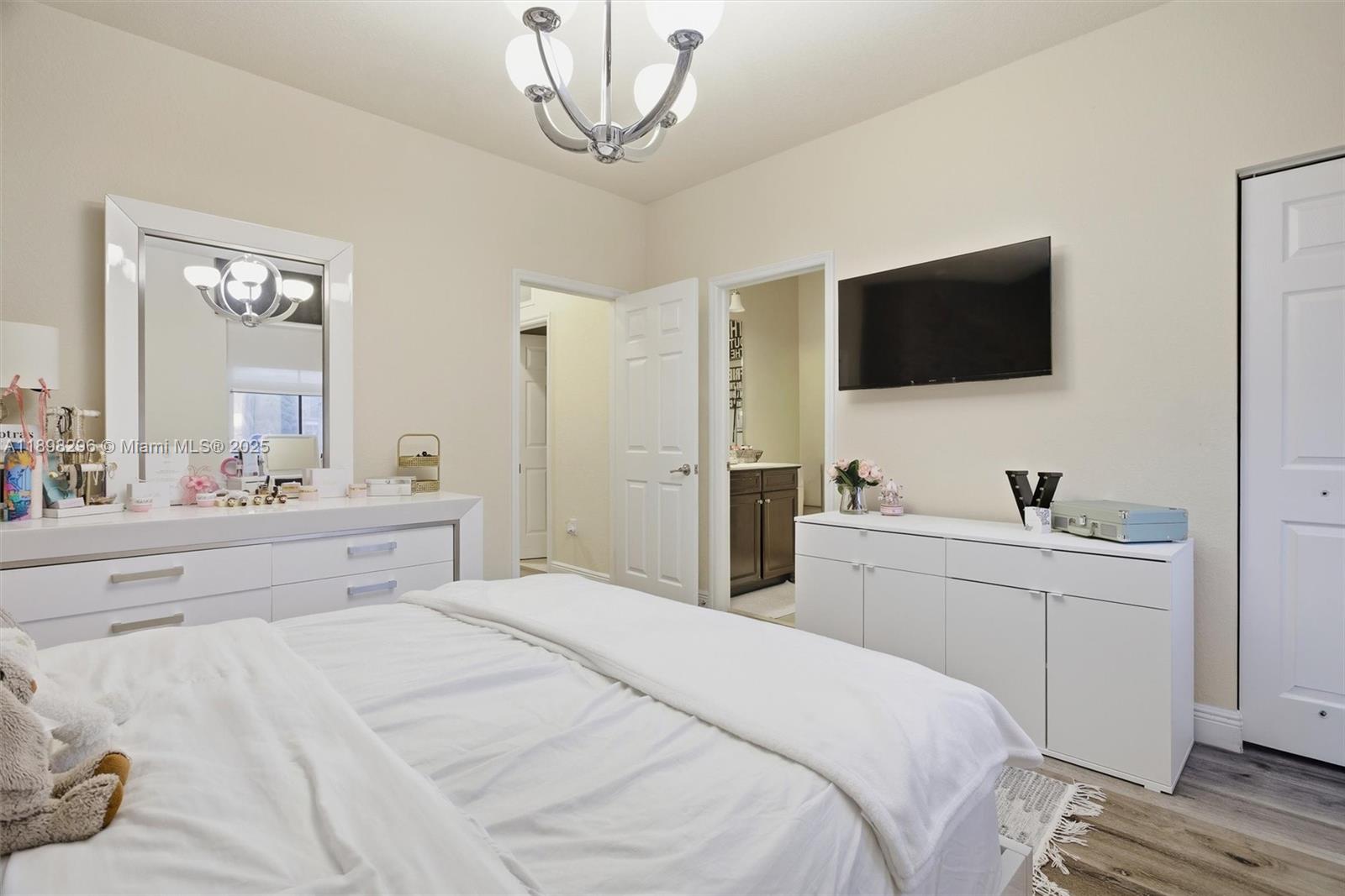 8870 NW 99th Path Doral, FL 33178