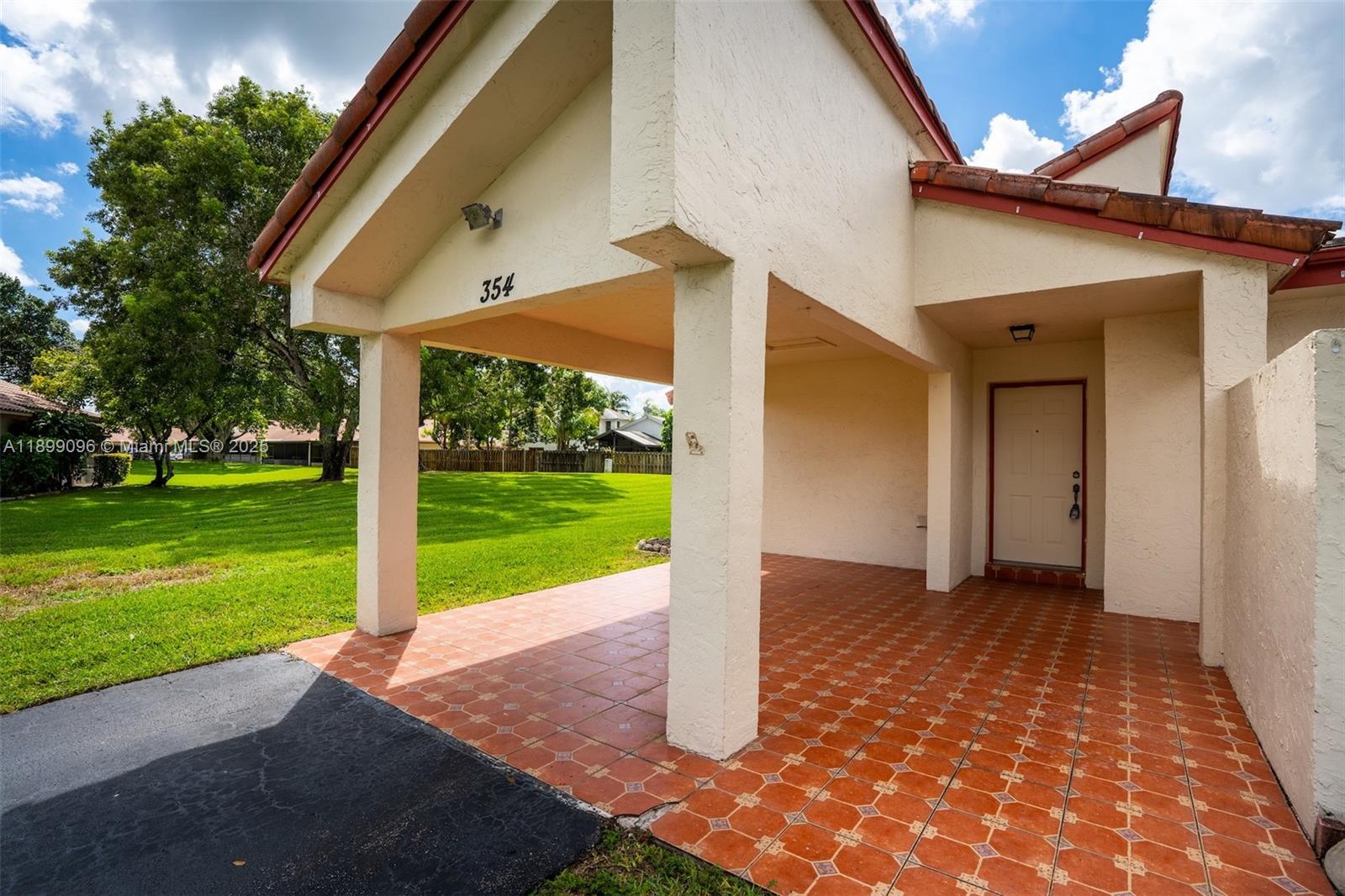 354 Lakeside Ct #212