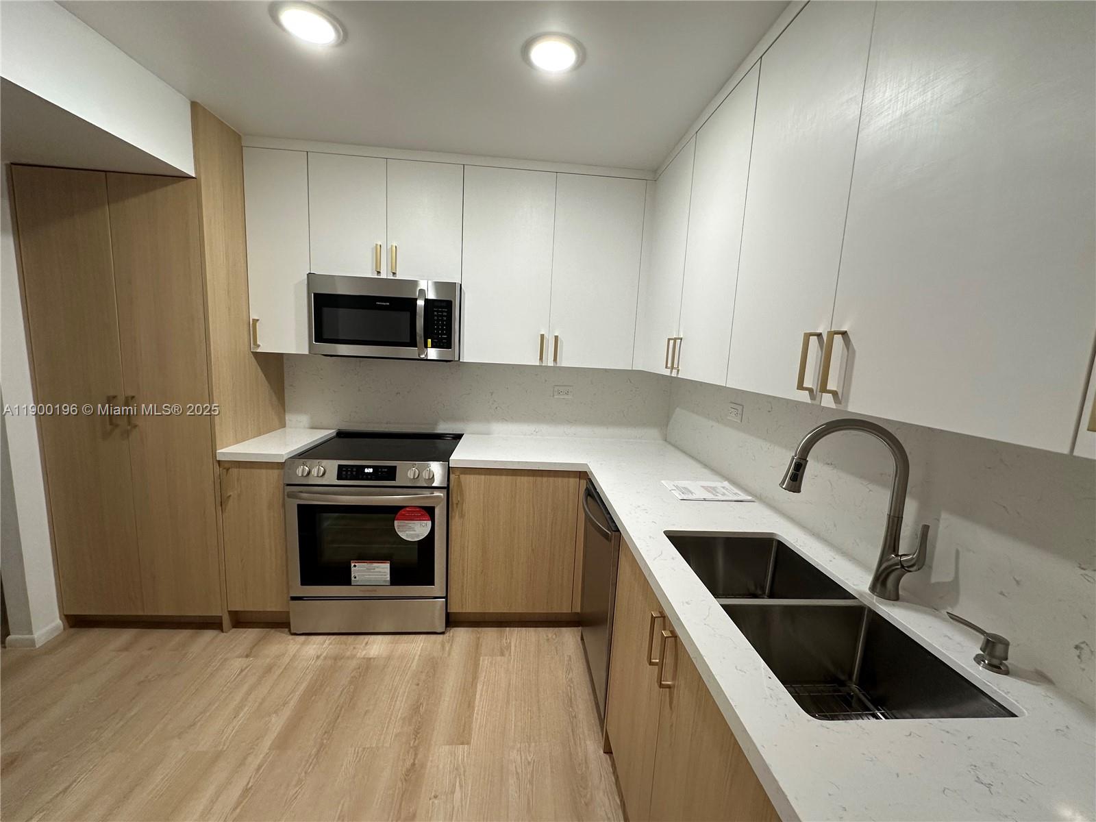 6039 Collins Ave #1212