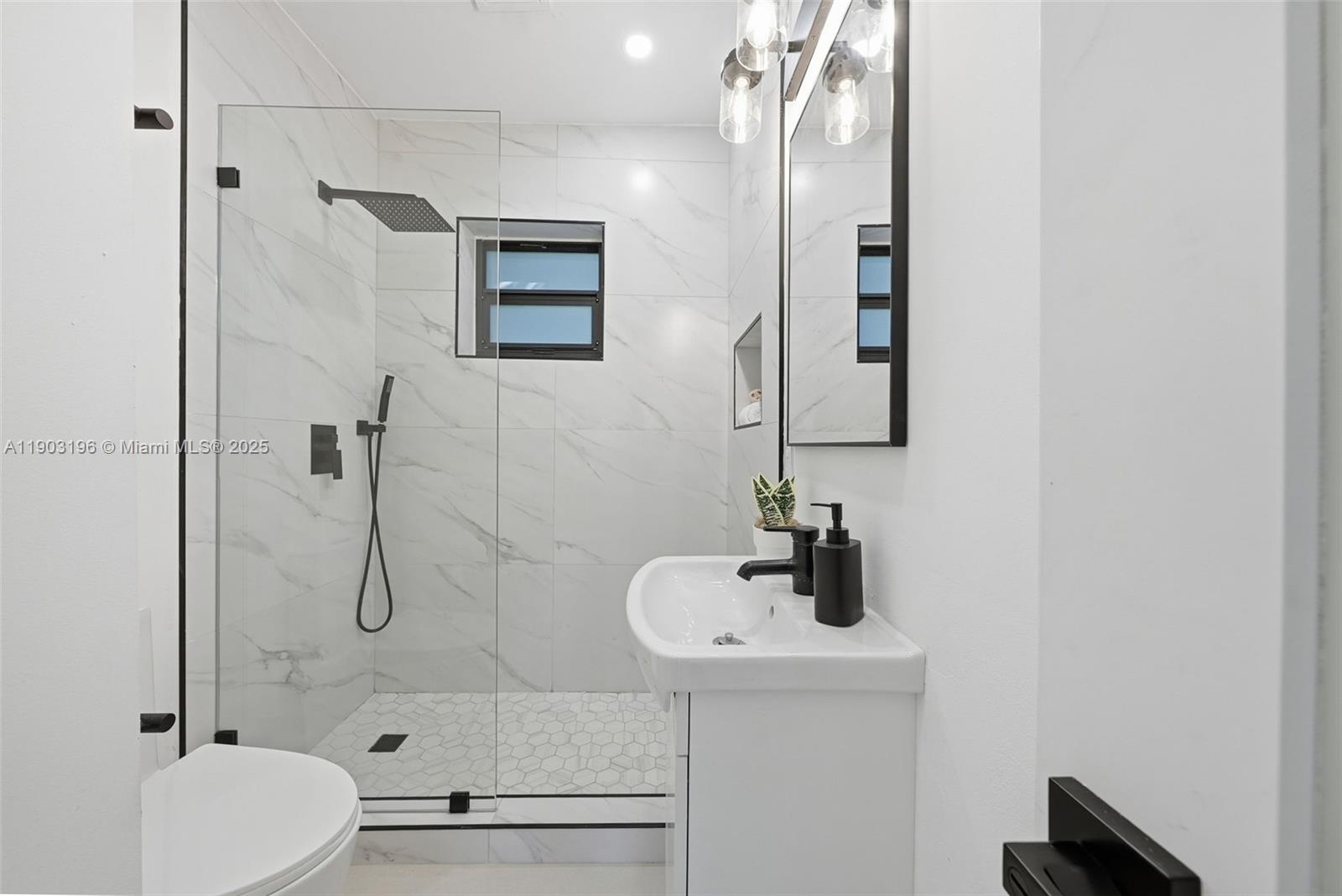 2544 SW 19th St Miami, FL 33145