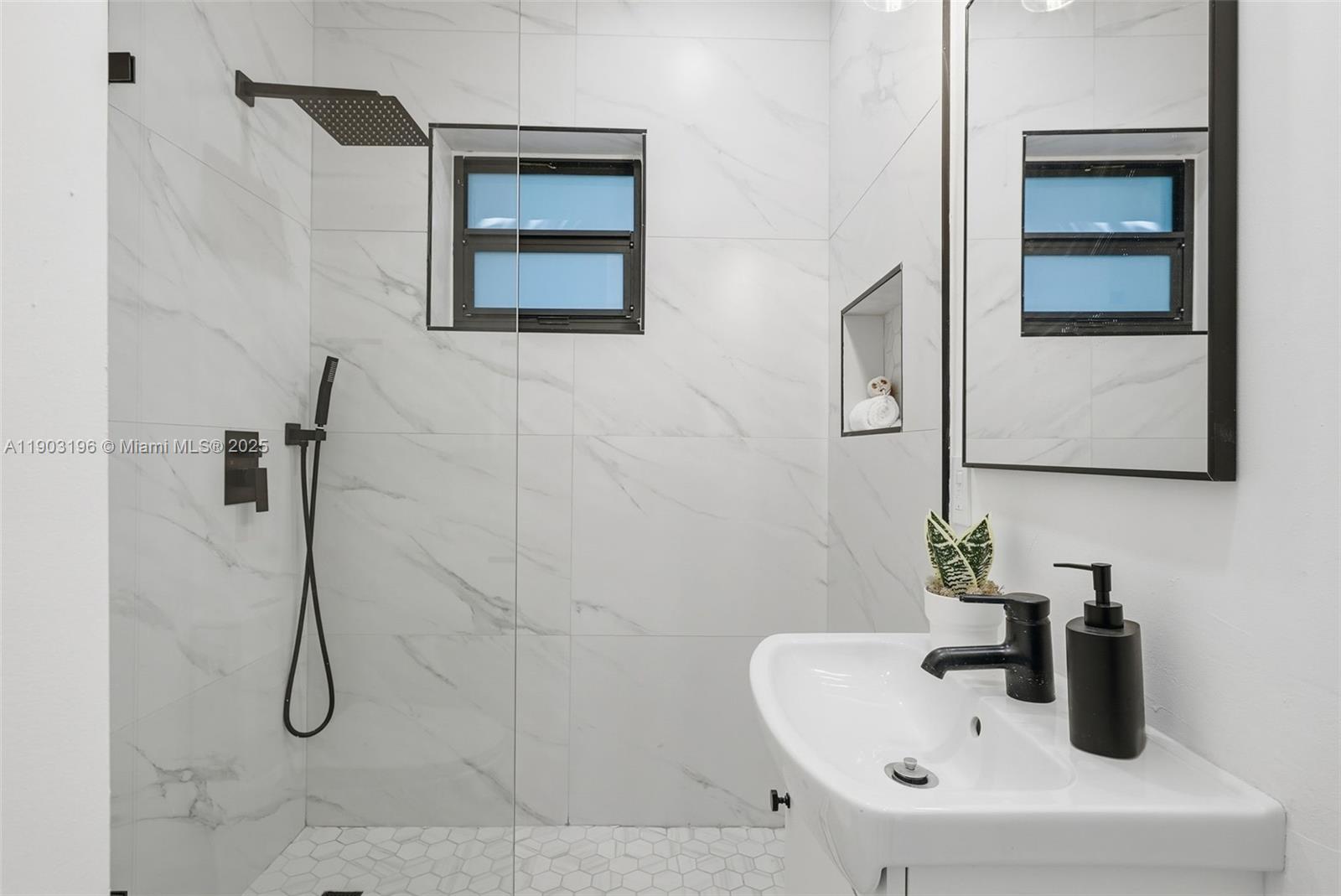 2544 SW 19th St Miami, FL 33145