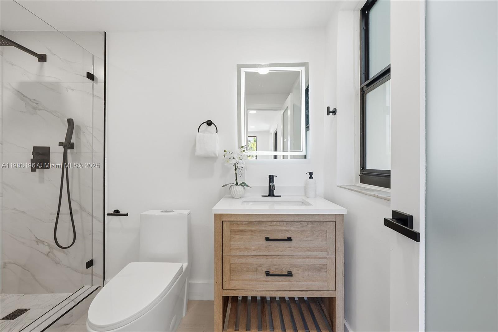 2544 SW 19th St Miami, FL 33145