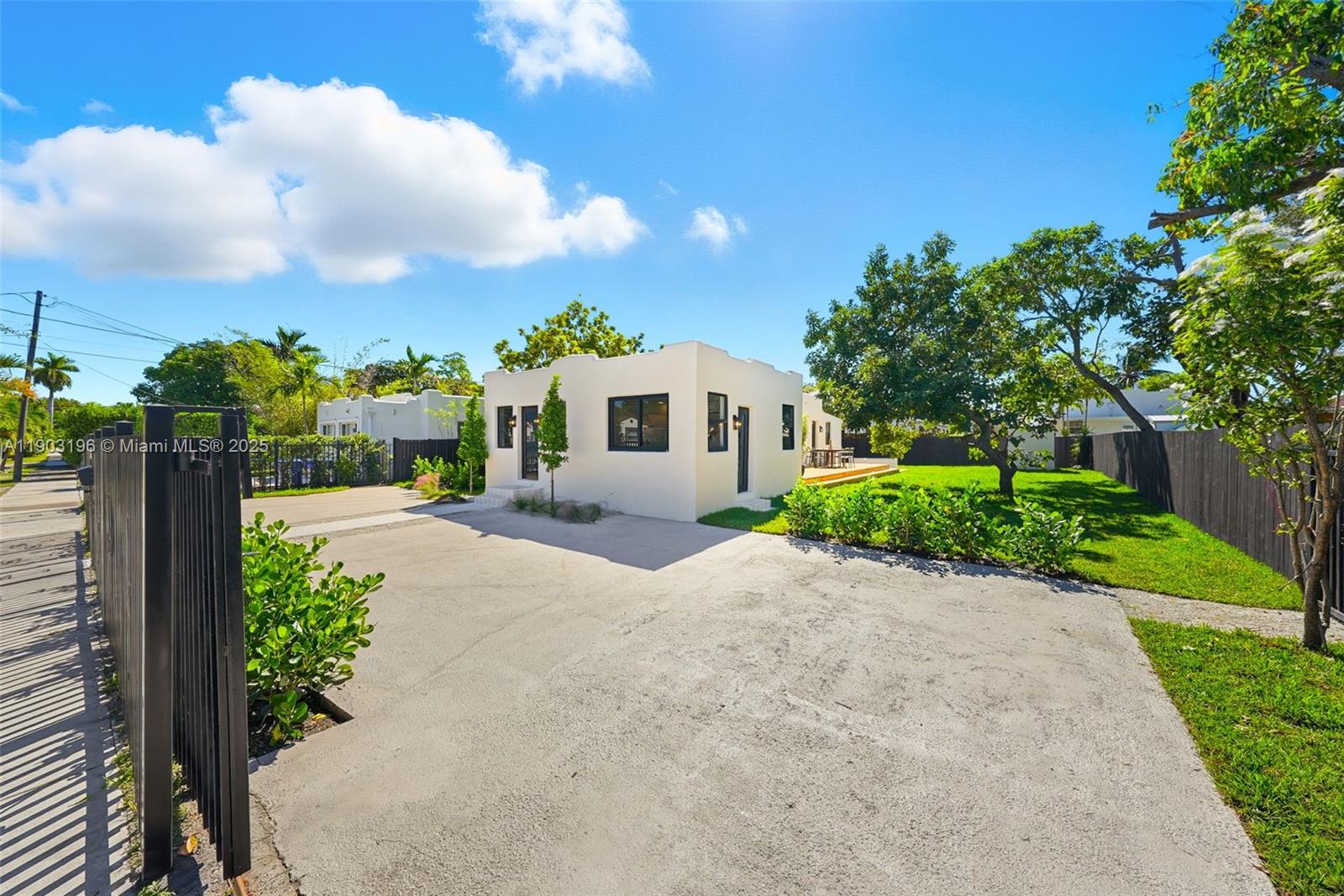 2544 SW 19th St Miami, FL 33145