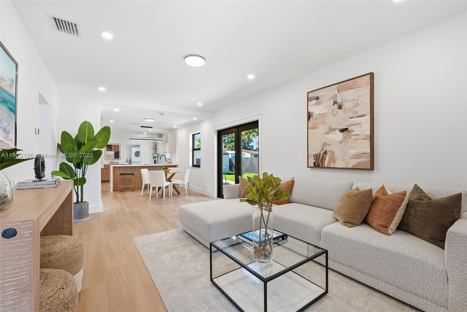 2544 SW 19th St Miami, FL 33145