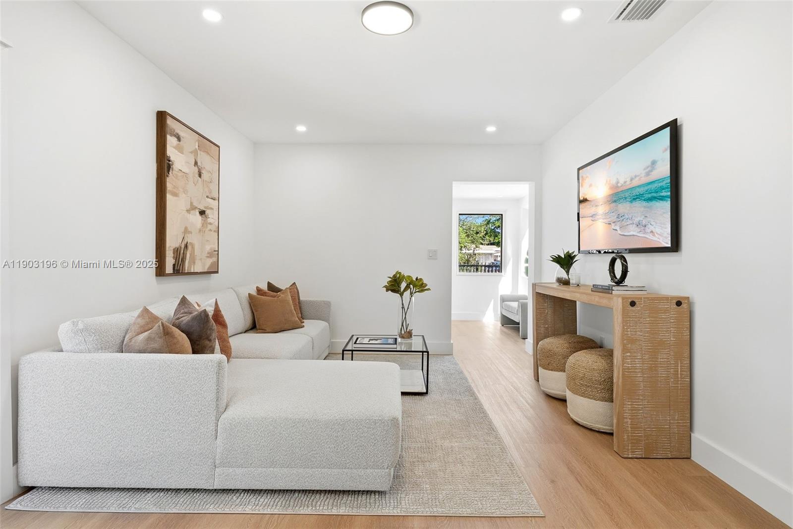 2544 SW 19th St Miami, FL 33145