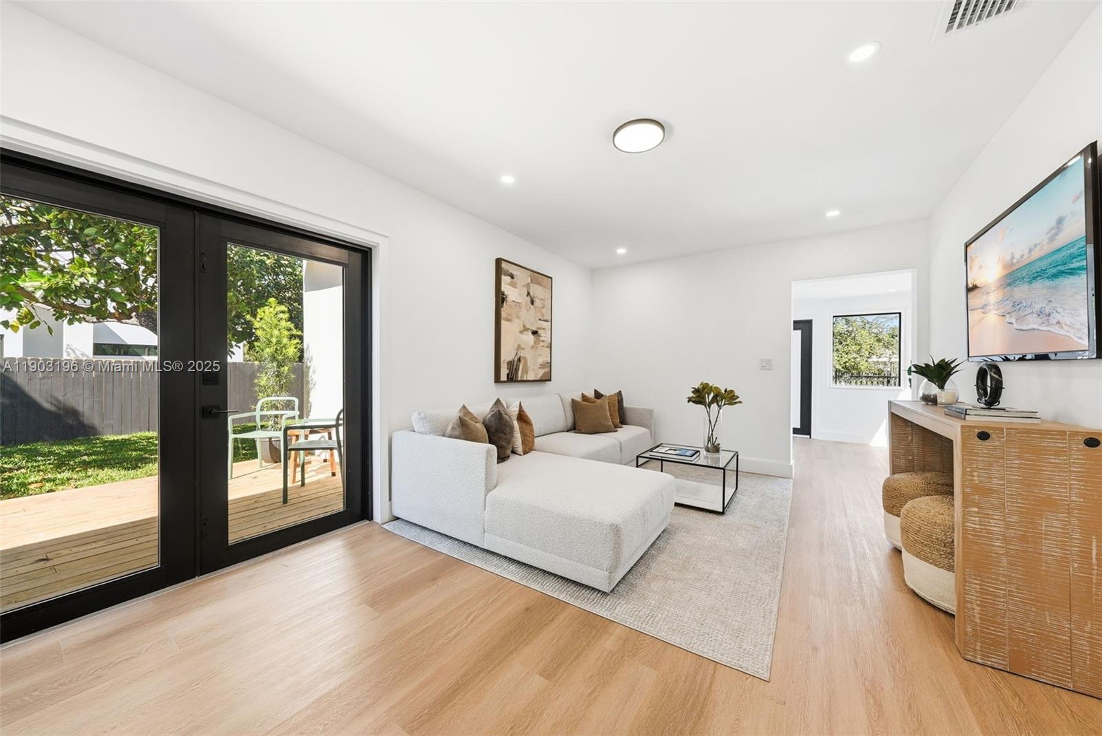 2544 SW 19th St Miami, FL 33145