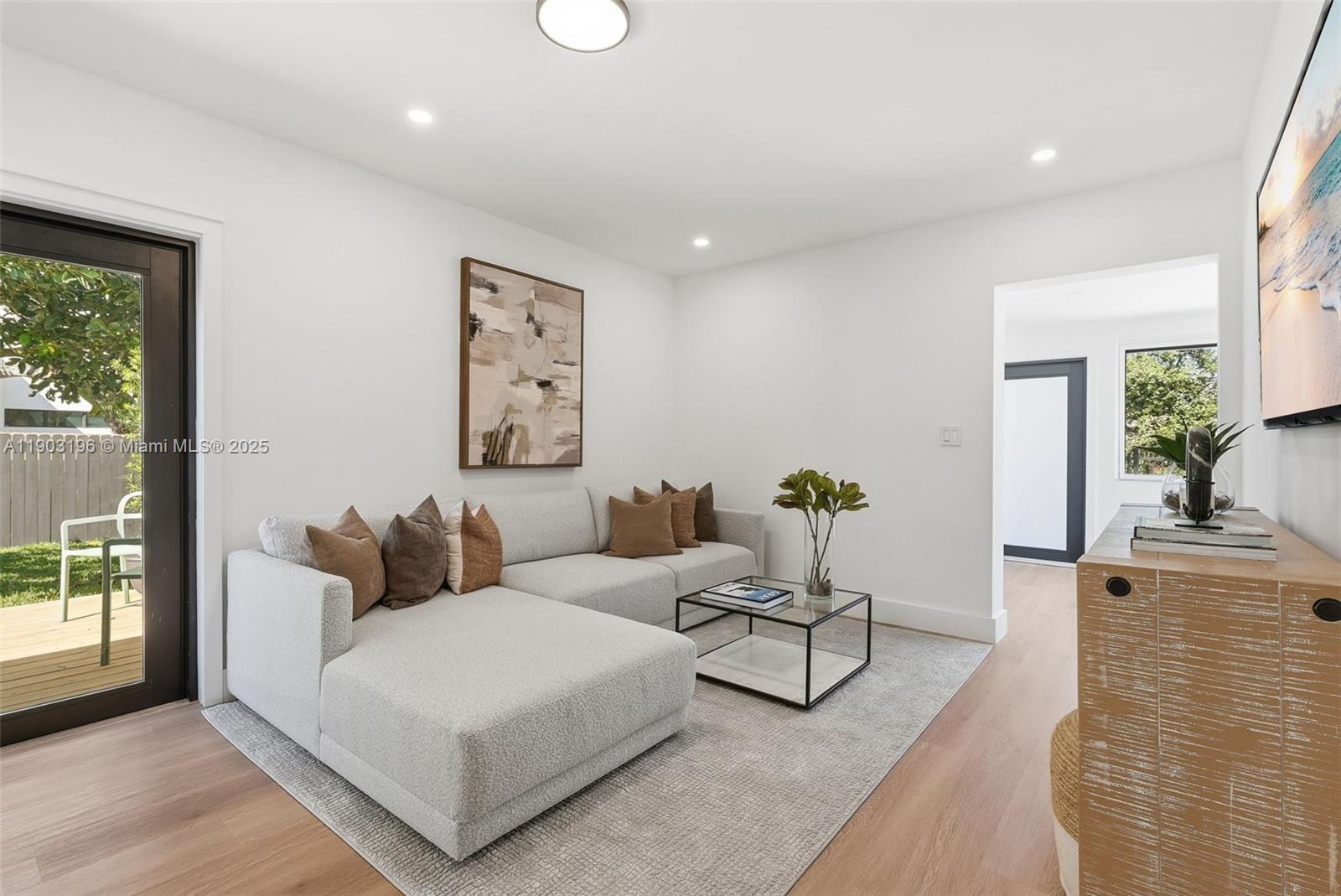 2544 SW 19th St Miami, FL 33145