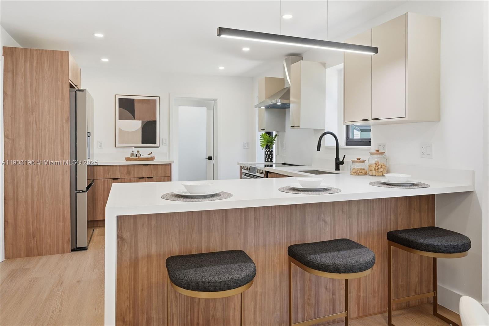 2544 SW 19th St Miami, FL 33145