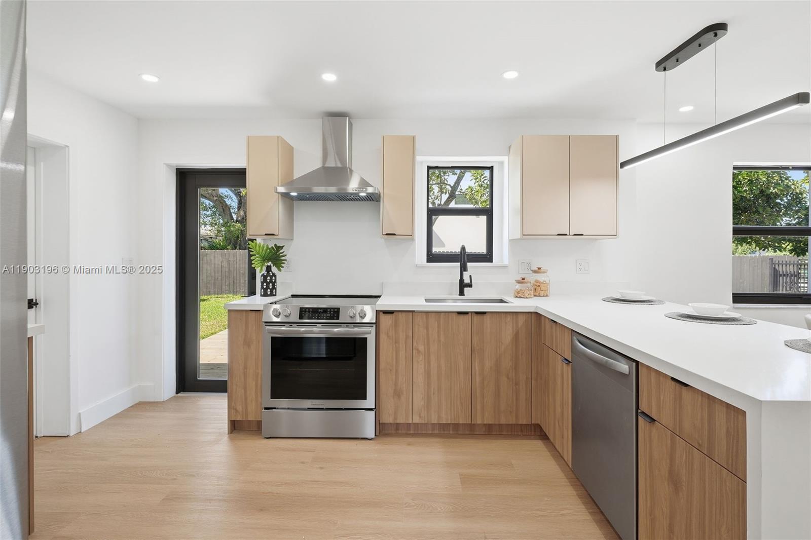 2544 SW 19th St Miami, FL 33145