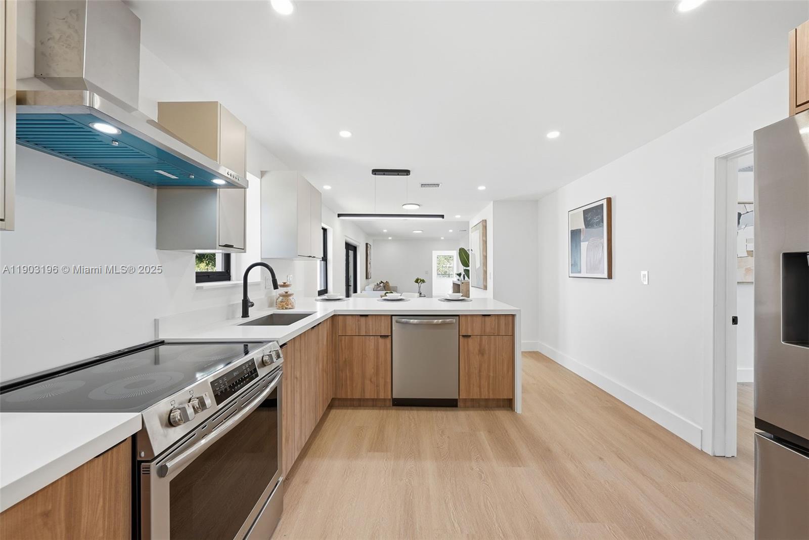 2544 SW 19th St Miami, FL 33145